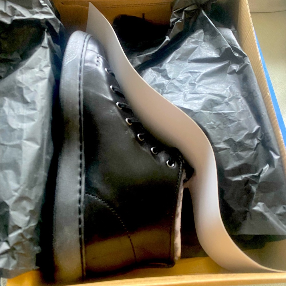 Brand new ugg pismo sneaker high cozy shoes